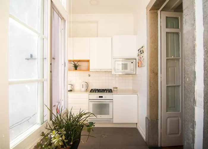 Apartment Artist's Retreat Near The Riverside With Ac